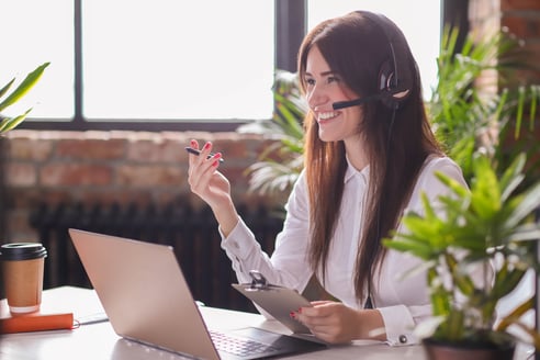 portrait-of-woman-customer-service-worker